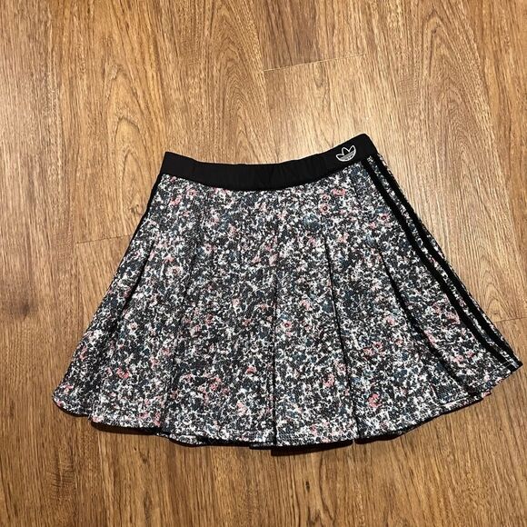 ADIDAS Primegreen Flouncy Mini Floral Skirt in Multicolor tennis gym skirt - Picture 4 of 11